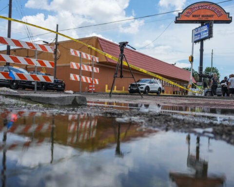 Men who witnessed deadly Houston shooting say ICE statement is false, attorney says