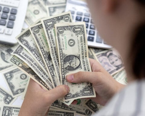 U.S. equity funds draw biggest weekly inflow in three weeks on tech earnings hopes