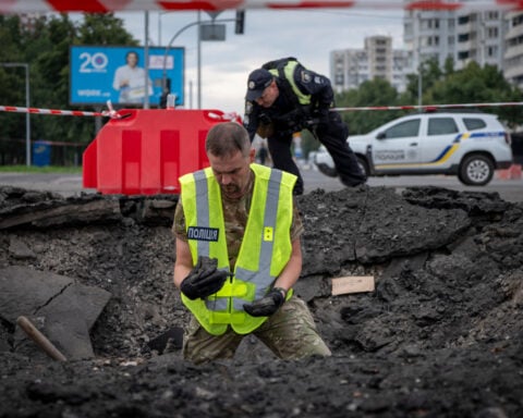 Russian attacks kill 6 and wound 29 as Ukrainian forces target oil tankers