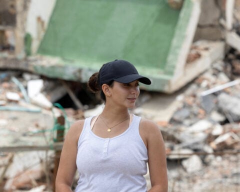 Teen Venezuela quake survivor mourns her 'young forever' friends