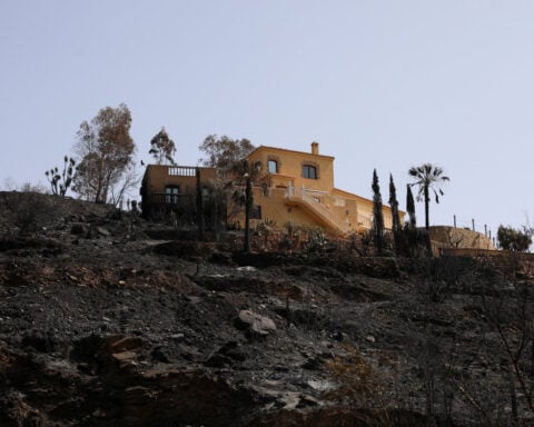 British couple saved from Spanish ravine after deadly wildfire