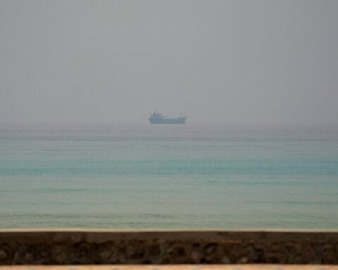 US seeks free Hormuz access from Iran as talks focus on strait