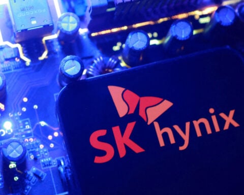 SK Hynix plunges after Nasdaq debut as memory chip euphoria cools