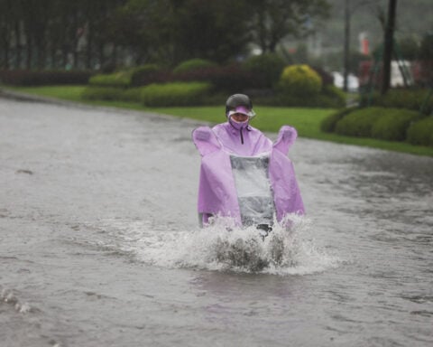 Heavy floods submerge roads, vehicles in northern China