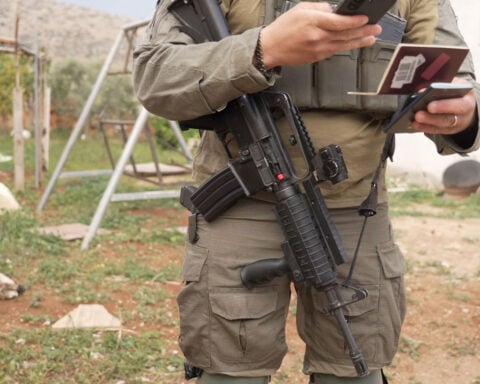Israeli soldier who assaulted CNN cameraman reprimanded but avoids criminal charges