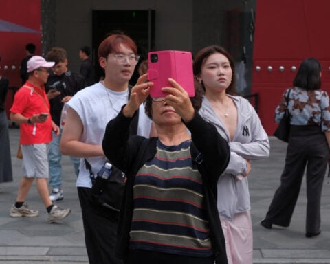 China smartphone shipments fall for fifth straight quarter as costs rise - IDC