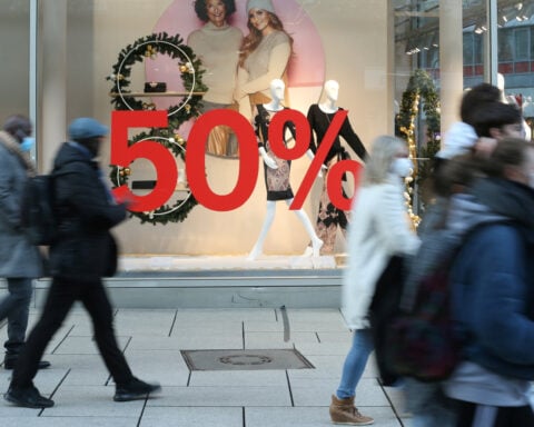 German retailers warn of worsening business conditions as costs rise
