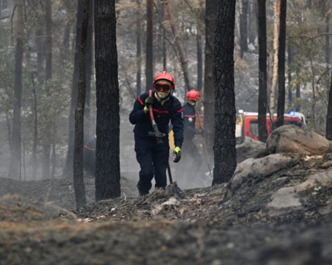 1,000 evacuated from Fontainebleau fires near Paris; Spanish authorities identify some fire victims