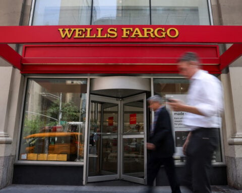 Wells Fargo beats profit on trading boom, loan growth 