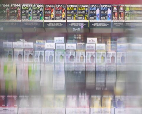 US FDA sued for allowing unauthorized vaping products