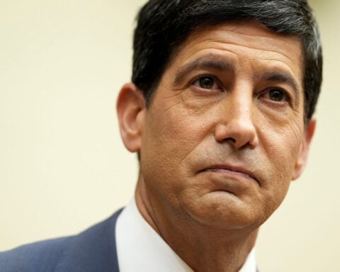 Elizabeth Warren blasts Kevin Warsh, saying he ‘seems to invite corruption’