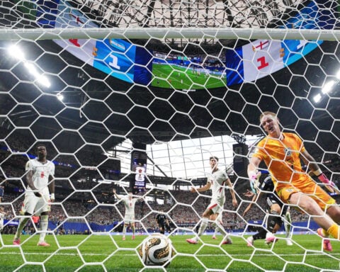 Defending champion Argentina reaches World Cup final by beating England 2-1