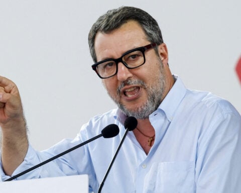 Italy's coalition seeks pardon for jeweller who killed robbers