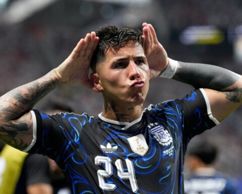 Argentine golfer at British Open makes ear-cup gesture to mimic Enzo's World Cup goal celebration