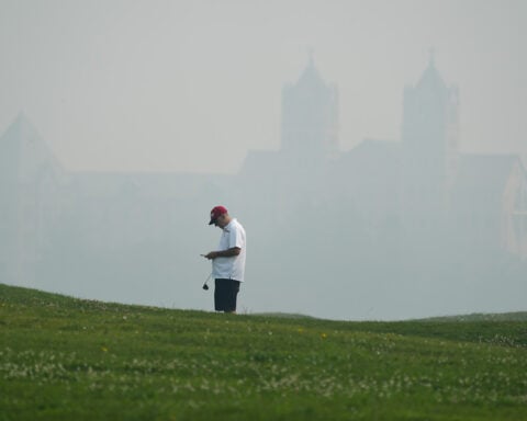 Wildfire smoke makes air unhealthy from the US Midwest to East Coast. Officials say stay inside