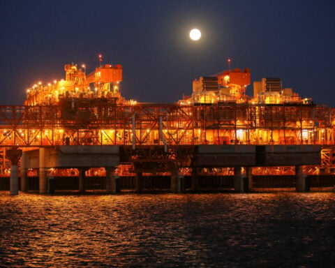 Oil rises on intensifying US-Iran hostilities, threat of Red Sea closure