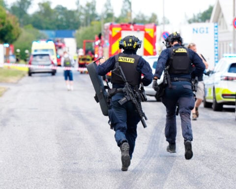 Danish police officer and 2 others shot, including suspected perpetrator. One person was killed