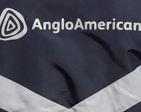 Botswana says Anglo picks De Beers buyer, weighs options for "optimal structure"