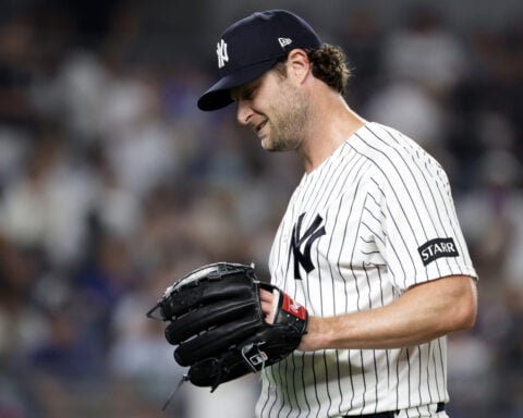 Boone faults himself for leaving in Cole, who gives up go-ahead homer to Muncy in Dodgers' win