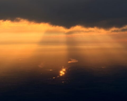 Wildfire smoke from Canada and Minnesota pushes farther into the US and engulfs DC in haze