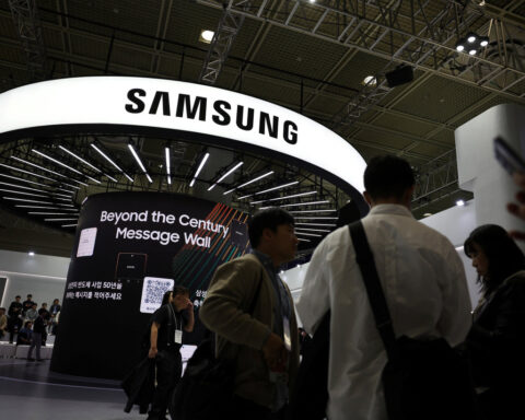 Samsung cuts US jobs, offers relocations ahead of HQ move
