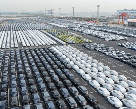 US EV sales are down, but not out. Here’s why automakers won’t pull the plug