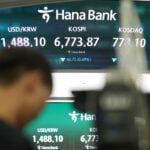South Korea's Kospi drops nearly 5% as some AI stocks swoon, while oil keeps climbing