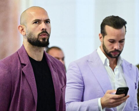 UK to seek extradition of Tate Brothers