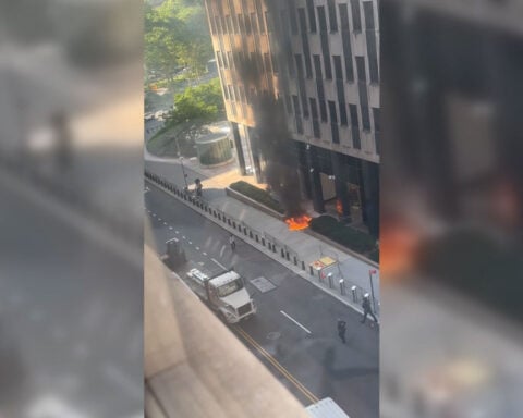Army veteran charged with arson after allegedly throwing incendiary device at NYC federal building