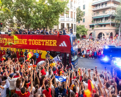 Spain’s World Cup champions return home for royal welcome and parade in front of almost 2 million