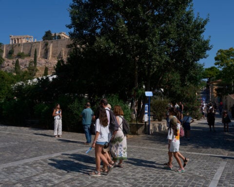 Man stabs and wounds tourists near the Acropolis in Athens, Greece