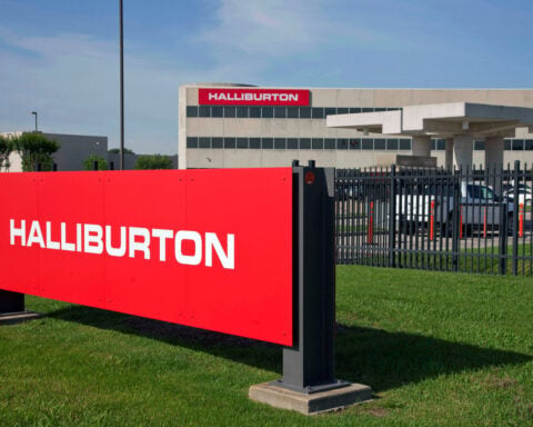Halliburton tumbles on tepid revenue forecast, Middle East recovery warning