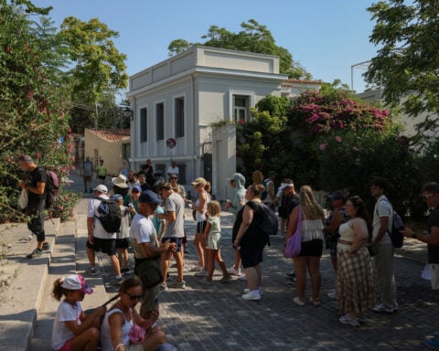 Man attacks two tourists with knife near ancient Acropolis site in Greece