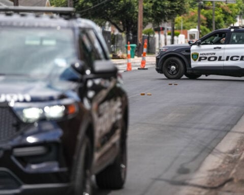 Judge bars deportation of witness in fatal ICE shooting of Mexican homebuilder