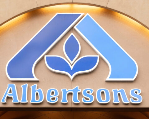 Albertsons cuts annual forecasts amid cautious consumer spending; shares fall 15%