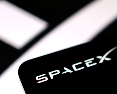 Short sellers notch $15.5 billion profit as SpaceX shares slip -Ortex