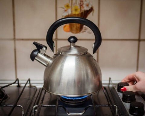 Replacing gas stoves with electric stoves greatly reduces asthma symptoms