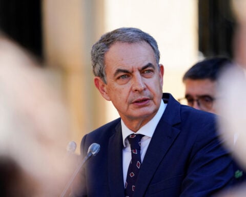 Spain's Zapatero says seized jewels worth $1.5 million were a 'courtesy gift'
