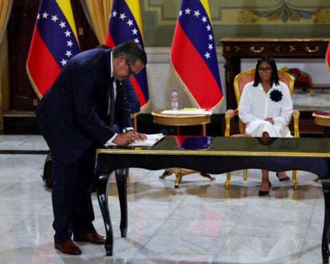 Oil executives rush to complete contract migration in Venezuela, sources say