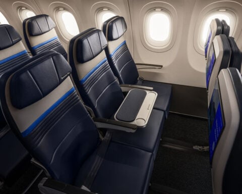 Airline passengers hate middle seats. But that’s not why United is getting rid of some of them