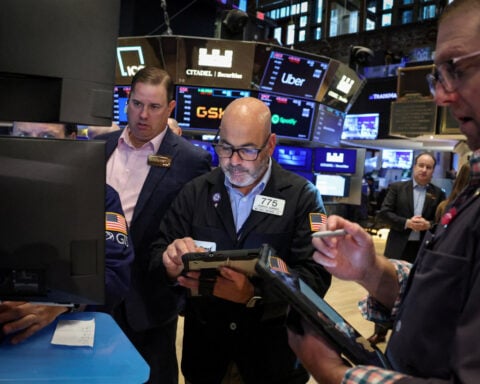 Global equity funds attract ninth weekly inflow amid upbeat earnings expectations