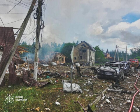 Russian ballistic strike kills 10 after Ukraine's Zelenskyy hosts US company making Patriots