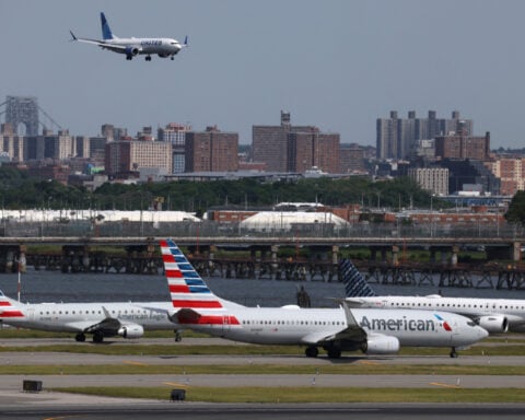 US targets $2.2 billion in rebates to airlines that retrofit planes over wireless interference