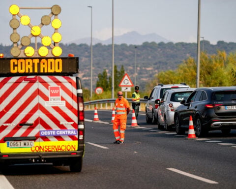 High winds could make fighting Spanish wildfires harder, officials say
