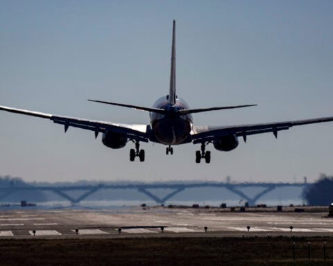 Jetting off for a summer vacation? How to eat and drink to minimize jet lag