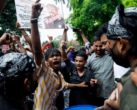 India youth protesters agree to end protests after talks with government