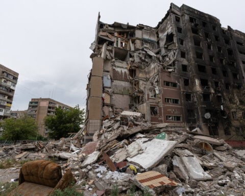 2 dead in Ukraine from Russian attacks, 4 more in Russian-held area hit by Ukrainian drones