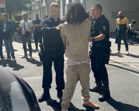 French police arrest man after he attacks three women with knives in Paris