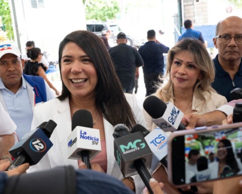 El Salvador opposition pitch former lawmaker, doctor to run against Bukele in 2027