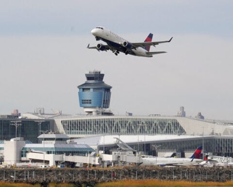 FAA delaying flights at New York, Philadelphia airports